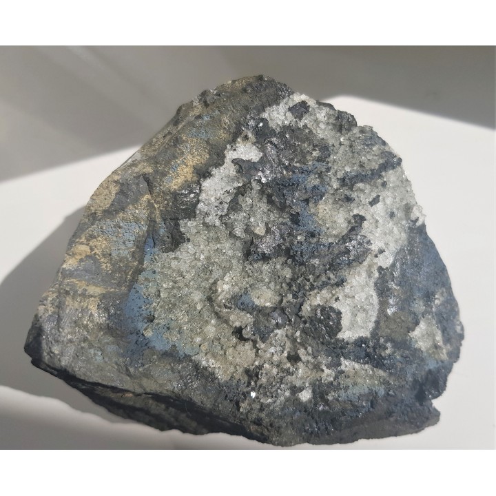 Piękna druza phillipsytu na bazalcie z Grabiszyc