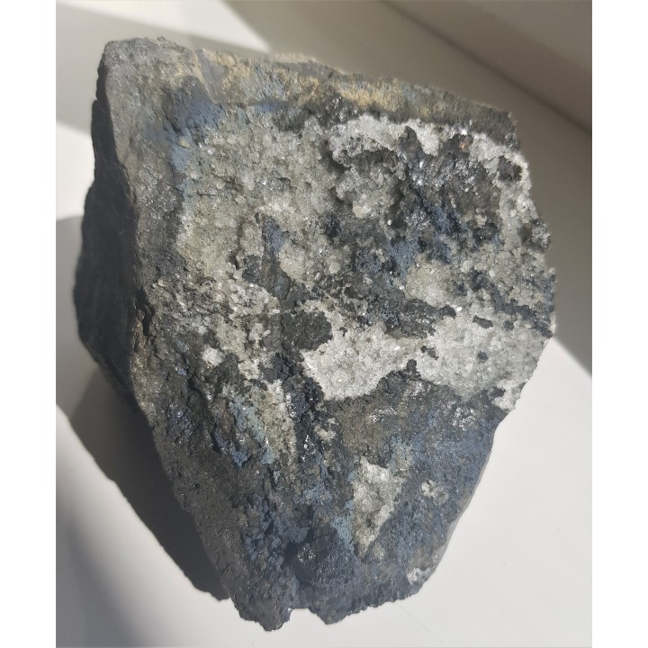 Piękna druza phillipsytu na bazalcie z Grabiszyc