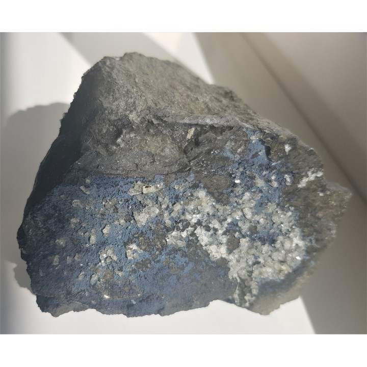 Piękna druza phillipsytu na bazalcie z Grabiszyc