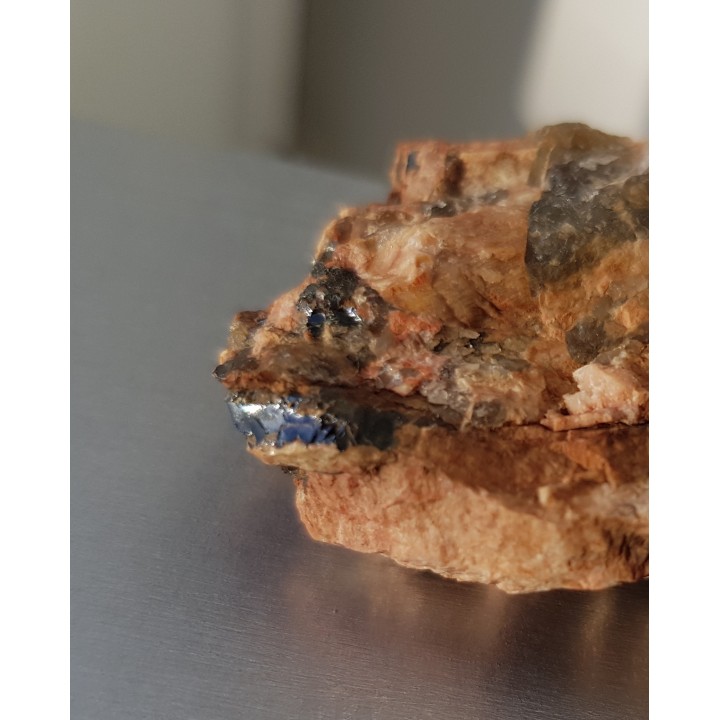 Fergusonit ze Skalnej Bramy k. Szklarskiej Poręby