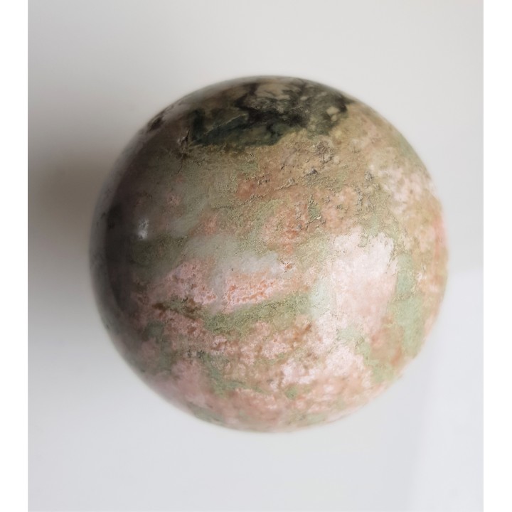 Kula polerowana z rodingitu z Sobótki