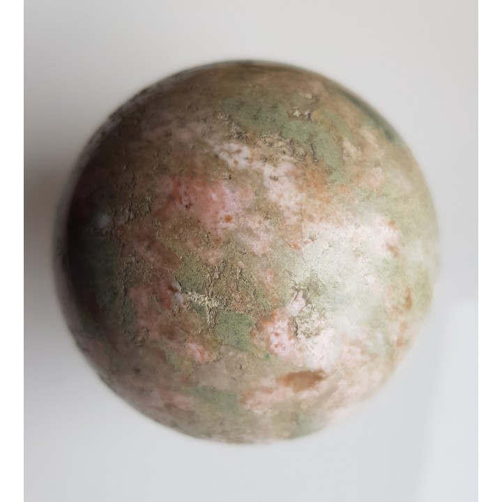 Kula polerowana z rodingitu z Sobótki