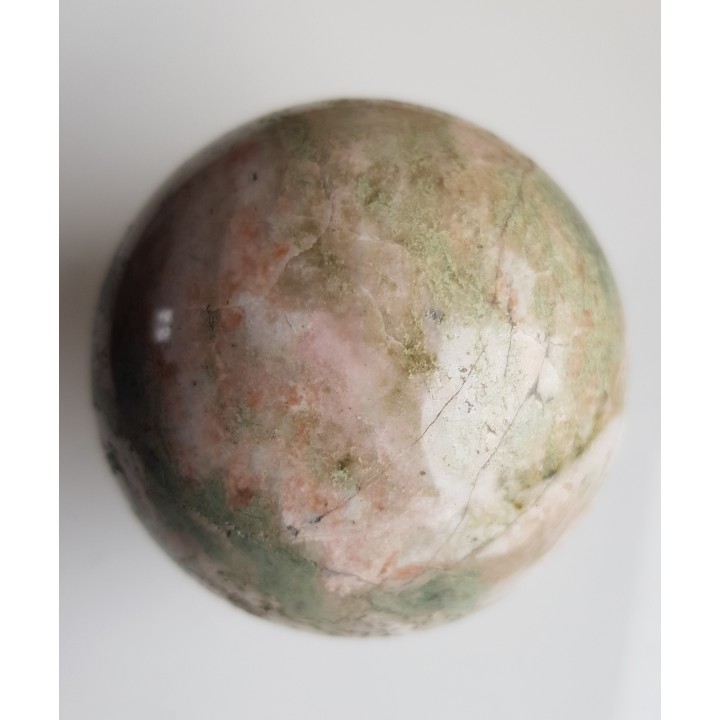 Kula polerowana z rodingitu z Sobótki