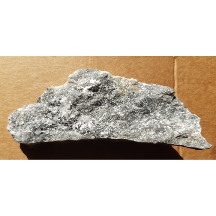 Spinele w marmurze z Łażan k. Żarowa