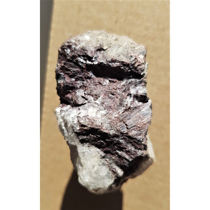 Piemontyt - epidot manganowy z doliny Aosty (Włochy)