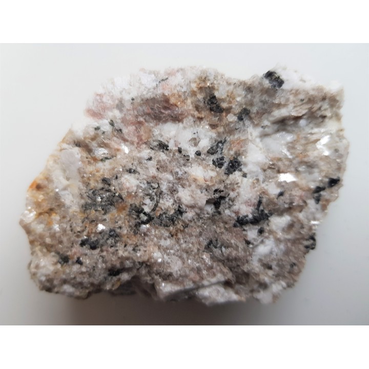 Andaluzyt i turmalin w pegmatycie z Izerskich Garbów