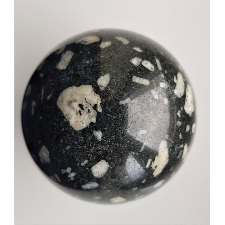 Wyjątkowa kula z porfiru (eratyk, lubuskie)