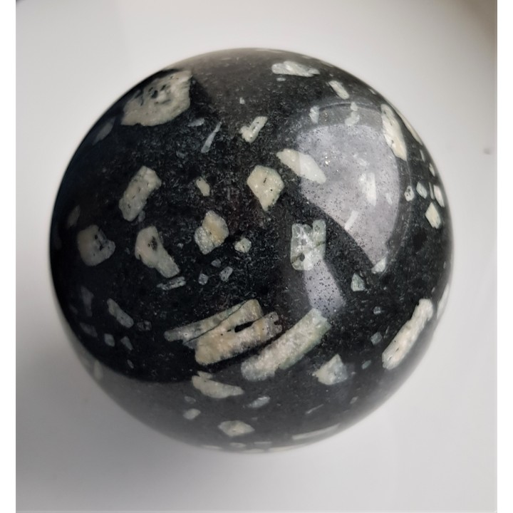 Wyjątkowa kula z porfiru (eratyk, lubuskie)