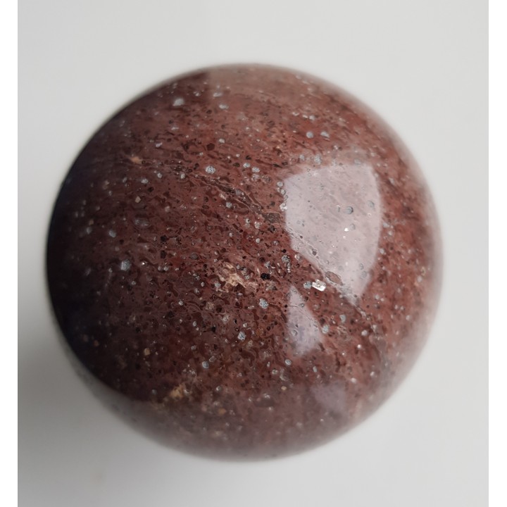 Kula z ryolitu/porfiru z Gór Kaczawskich