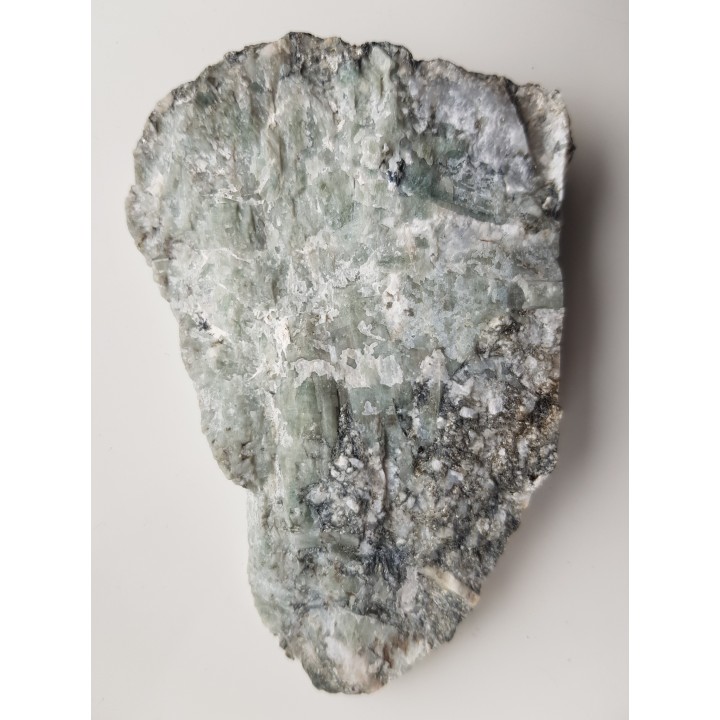 Płyta cała w kryształach berylu z pegmatytu desylifikowanego z Wir k. Sobótki