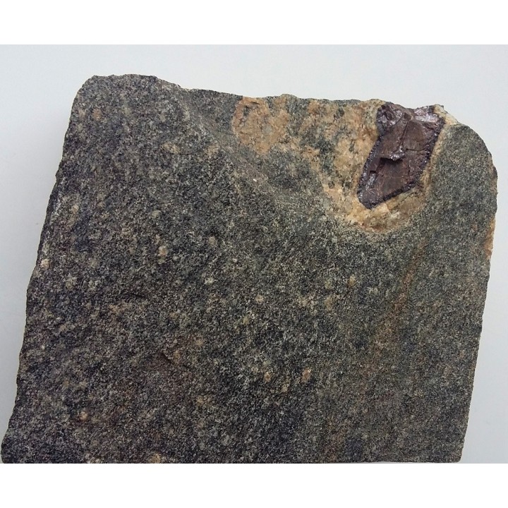 Ciemnoczerwony rutyl z Gór Sowich