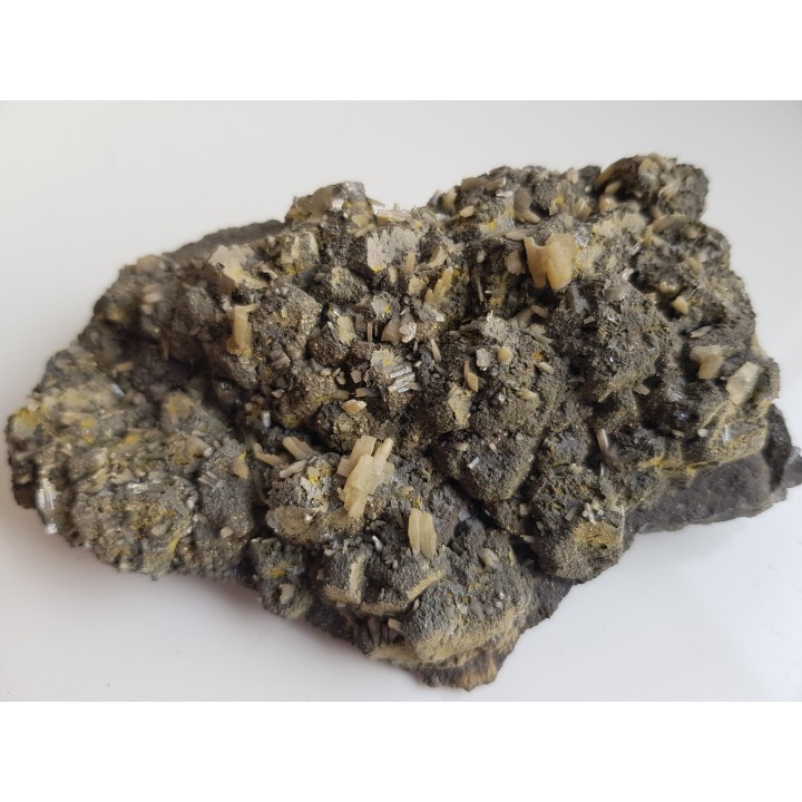 Kryształy cerusytu na galenie z kopalni Trzebionka w Trzebini