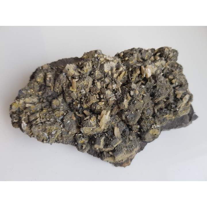 Kryształy cerusytu na galenie z kopalni Trzebionka w Trzebini