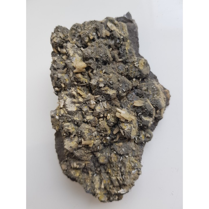 Kryształy cerusytu na galenie z kopalni Trzebionka w Trzebini