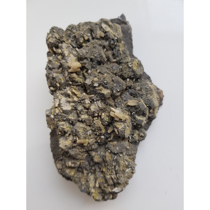 Kryształy cerusytu na galenie z kopalni Trzebionka w Trzebini