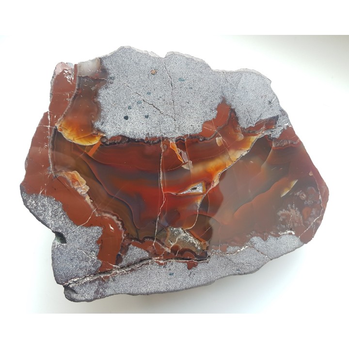 Wielki, okazały karneol w bazalcie z Czech