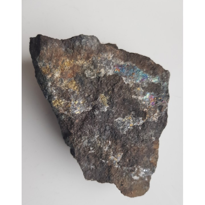 Ruda miedzi z pstrymi barwami naleciałymi z Miedzianki