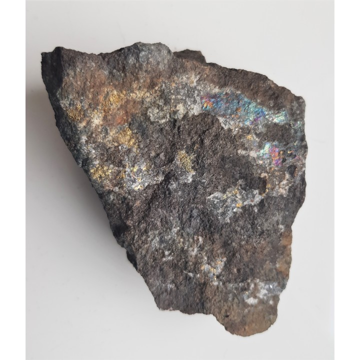 Ruda miedzi z pstrymi barwami naleciałymi z Miedzianki