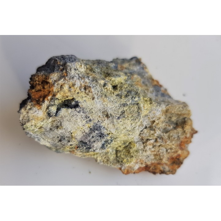 Stibikonit na antymonicie z Dębowinki k. Kłodzka