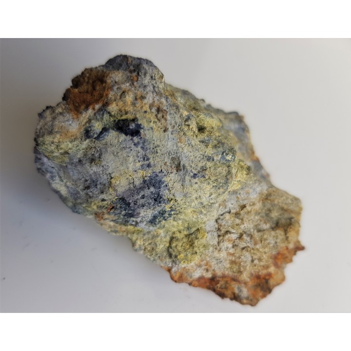 Stibikonit na antymonicie z Dębowinki k. Kłodzka