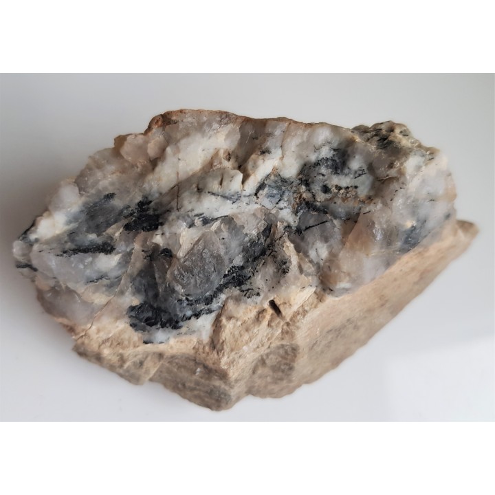 Turmalin w łupku skaleniowo-serycytowym z okolic Ciepłowód