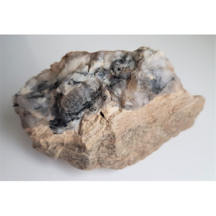 Turmalin w łupku skaleniowo-serycytowym z okolic Ciepłowód