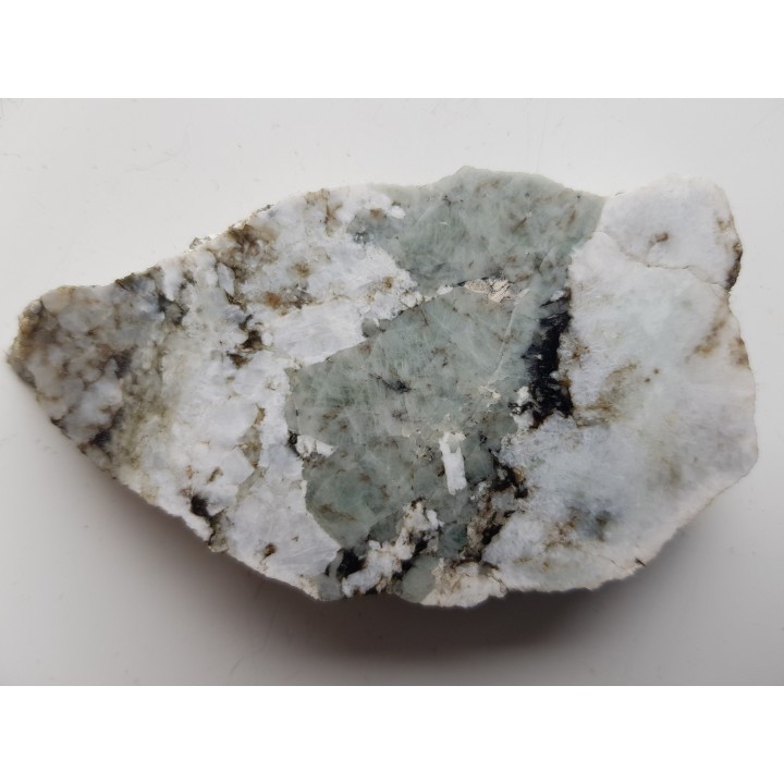 Kryształy berylu w pegmatycie desylifikowanym z Wir k. Sobótki