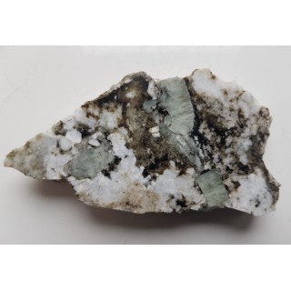 Kryształy berylu w pegmatycie desylifikowanym z Wir k. Sobótki