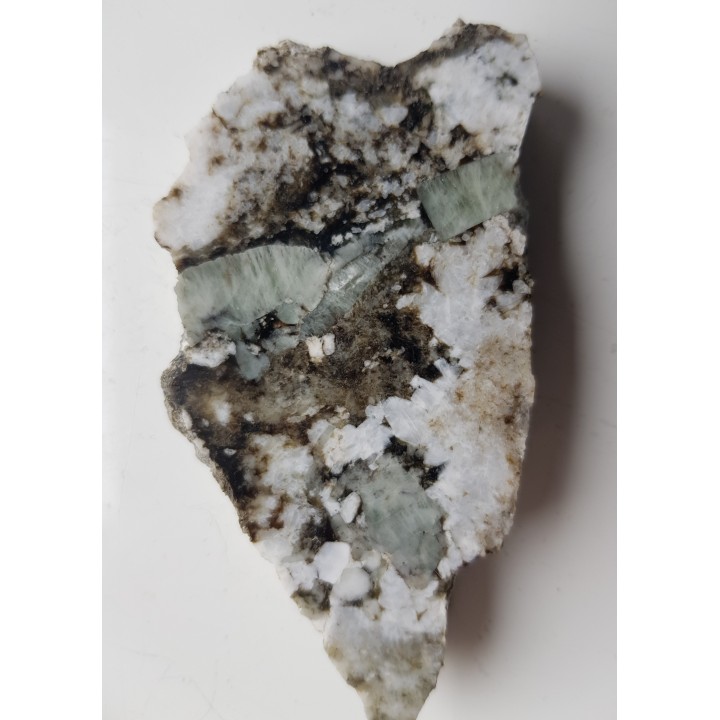 Kryształy berylu w pegmatycie desylifikowanym z Wir k. Sobótki