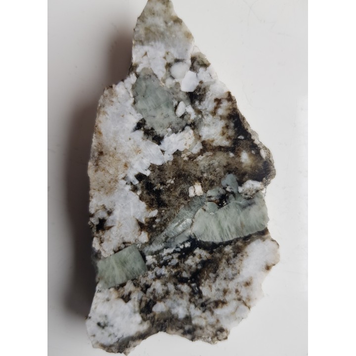 Kryształy berylu w pegmatycie desylifikowanym z Wir k. Sobótki