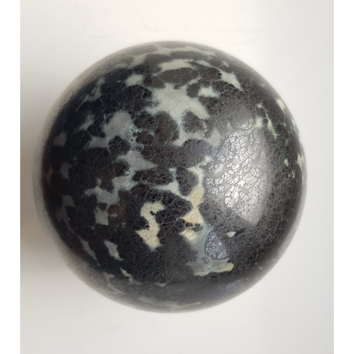 Kula polerowana z chromitu z Tąpadeł