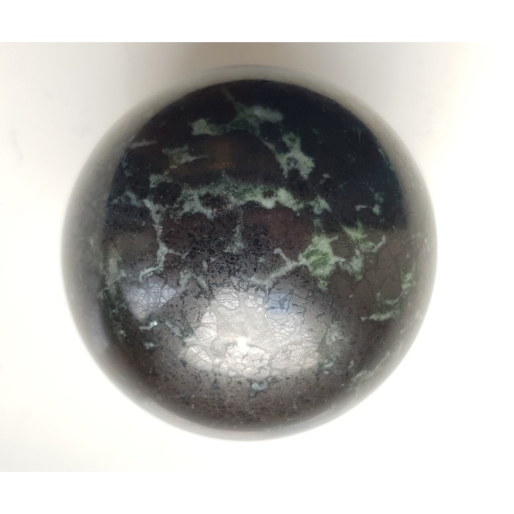 Kula polerowana z chromitu z Tąpadeł