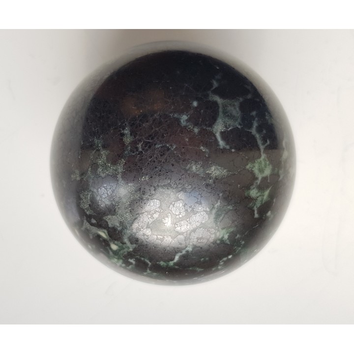 Kula polerowana z chromitu z Tąpadeł