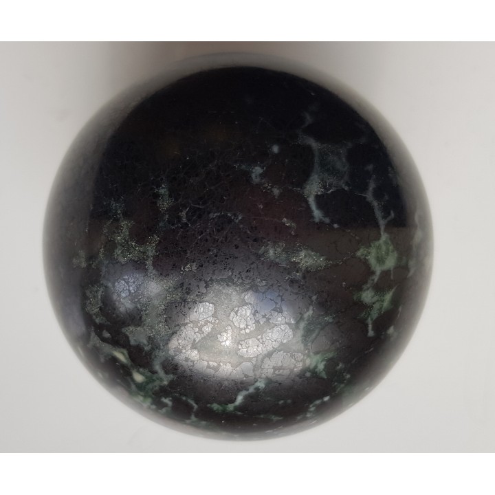 Kula polerowana z chromitu z Tąpadeł
