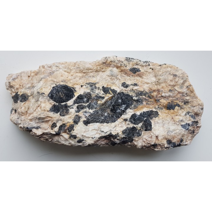 Polerowana płyta pegmatytu z turmalinami z Nowej Rudy