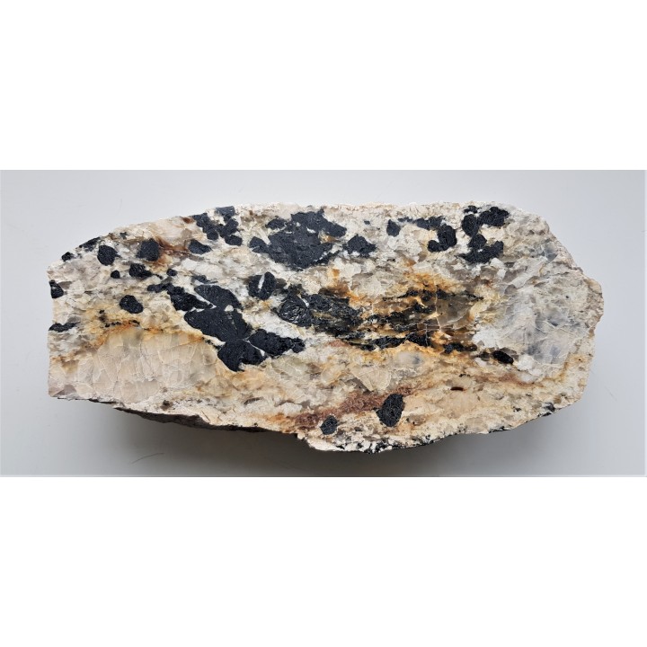 Polerowana płyta pegmatytu z turmalinami z Nowej Rudy