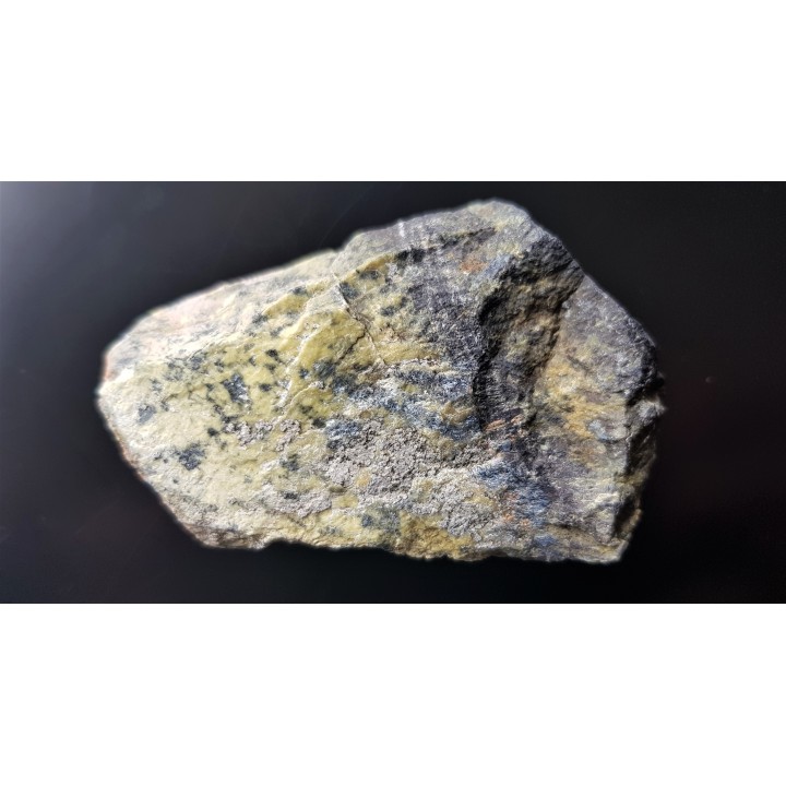 Wyrazisty, żółty serpentyn z Wir