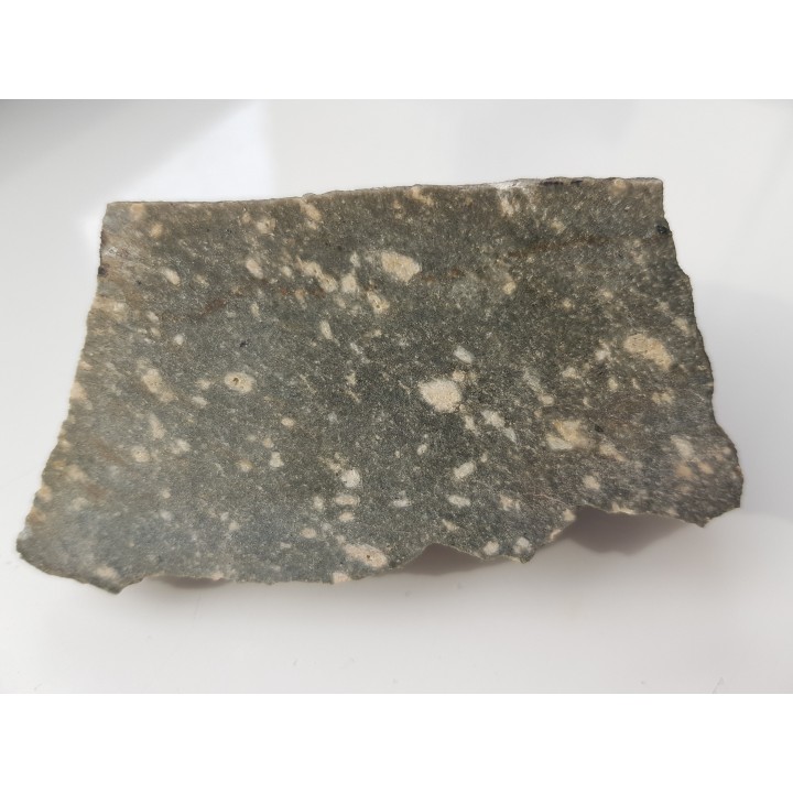 Nefelin w fonolicie z Opolna Zdr.