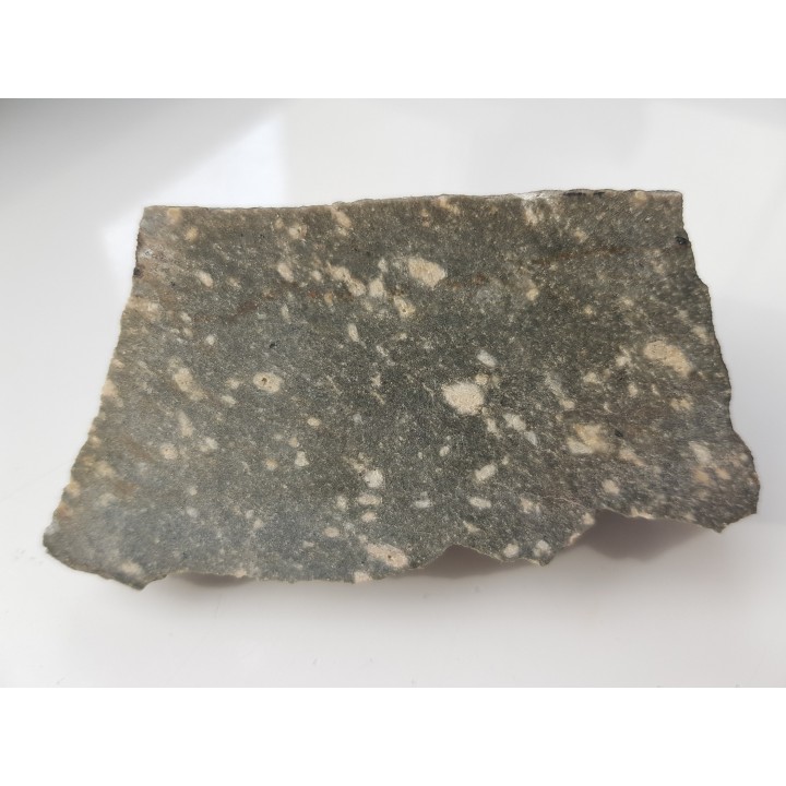 Nefelin w fonolicie z Opolna Zdr.