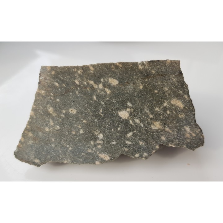 Nefelin w fonolicie z Opolna Zdr.