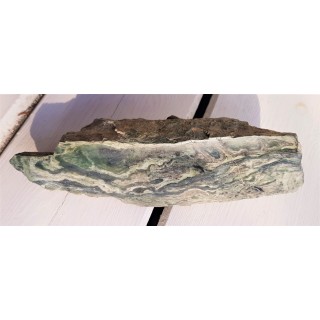 Nefryt złotostocki w skarnie magnezowym