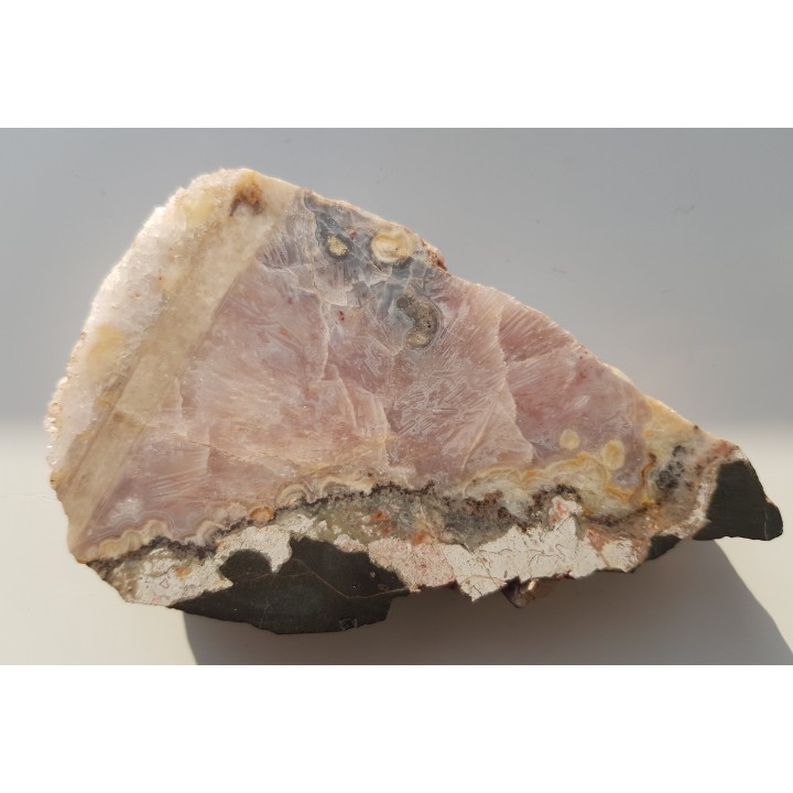 Agat, różowy chalcedon z Borówna