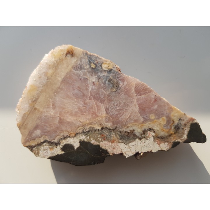 Agat, różowy chalcedon z Borówna