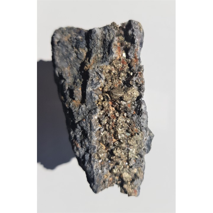 Żyła rudna z licznymi kryształami pirytu z Radzimowic