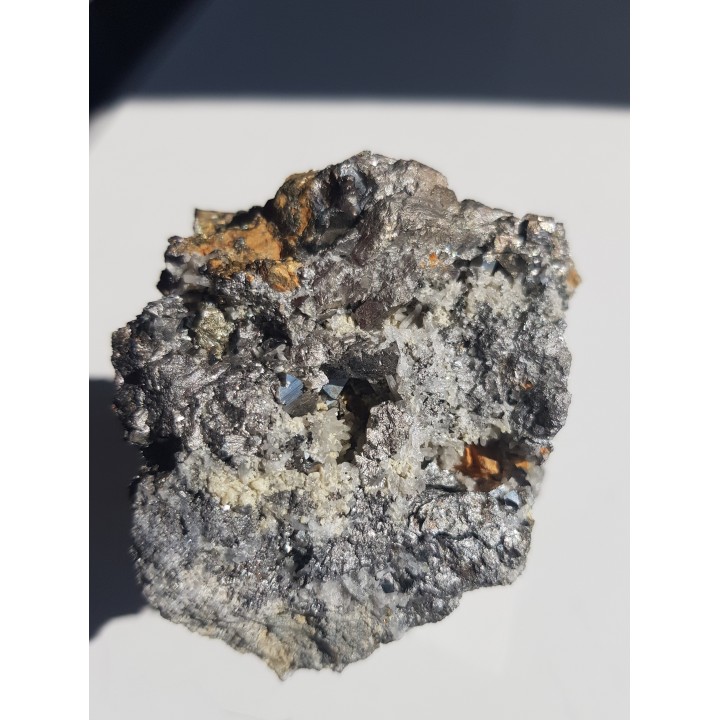 Żyła rudna z licznymi kryształami arsenopirytu z Radzimowic