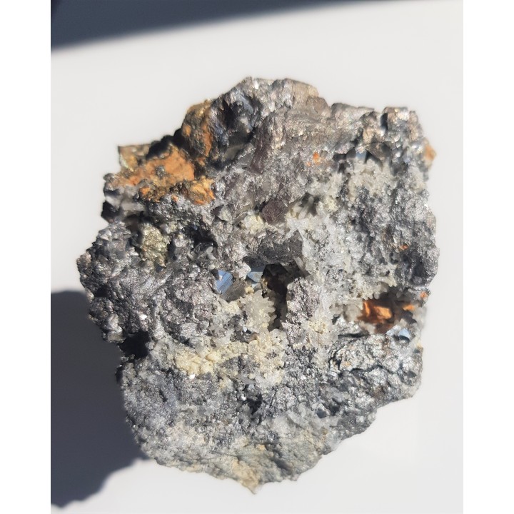 Żyła rudna z licznymi kryształami arsenopirytu z Radzimowic