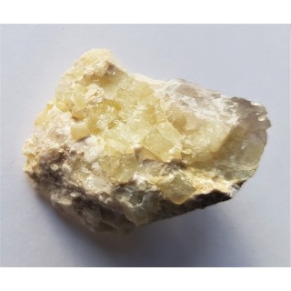 Duże, masywne skupienie zielonożółtego prehnitu z Zimnika k. Strzegomia