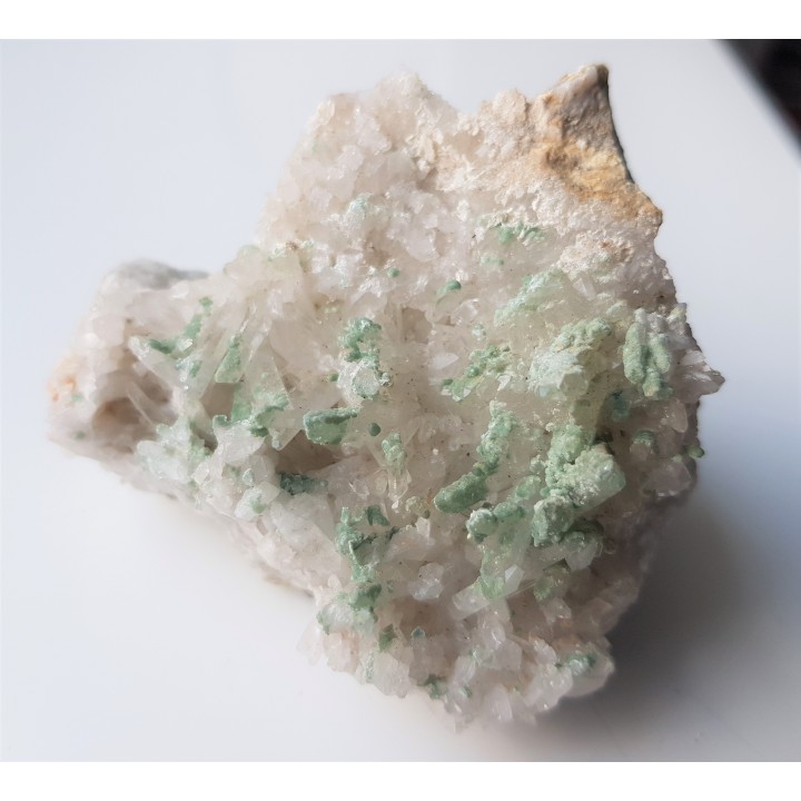 Pumpellyit na kwarcach z Karkonoszy (Obri Dul)