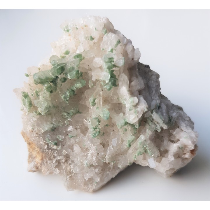 Pumpellyit na kwarcach z Karkonoszy (Obri Dul)