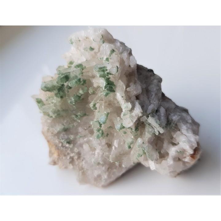 Pumpellyit na kwarcach z Karkonoszy (Obri Dul)